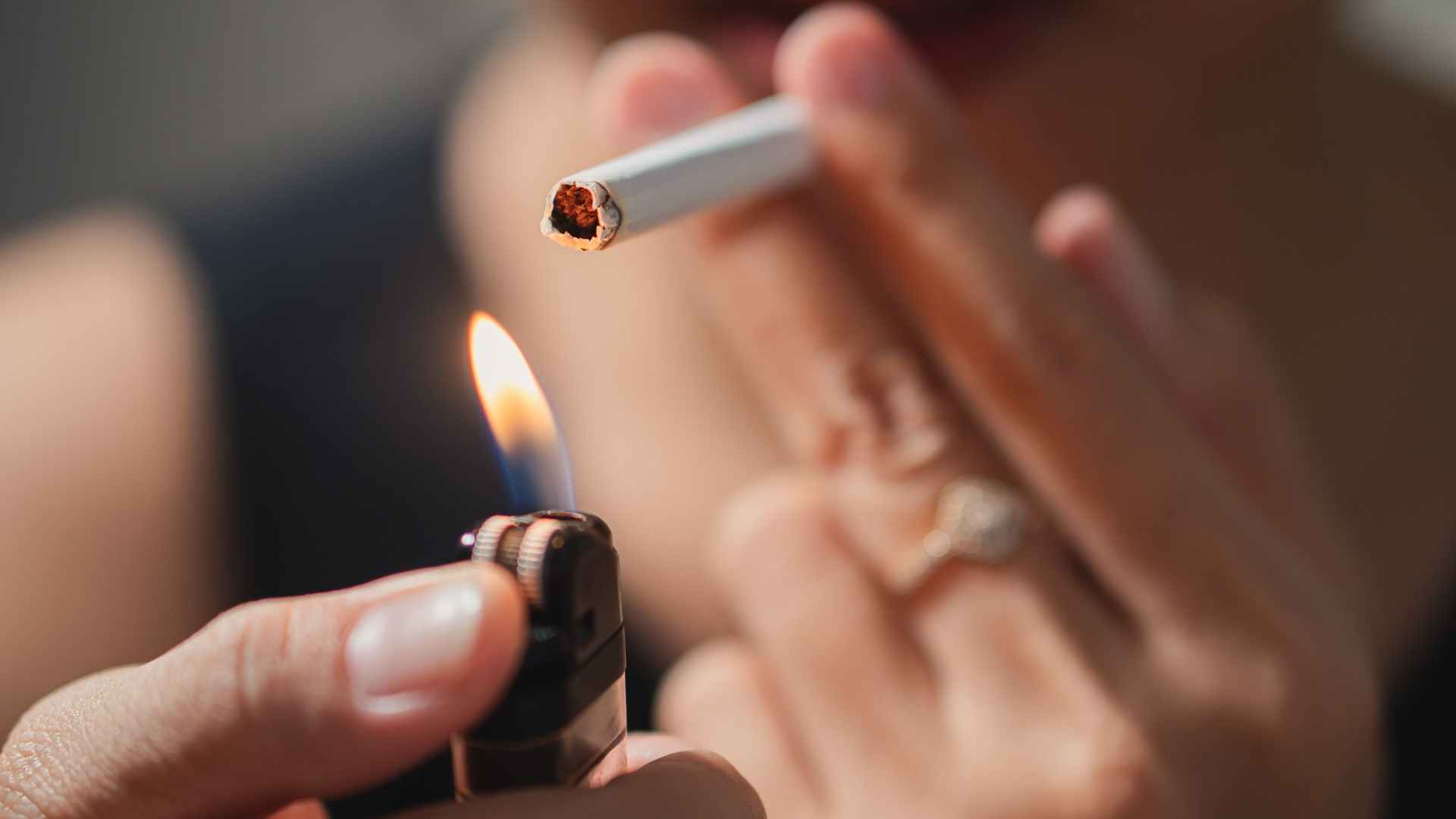 fakty o opalaniu, ryzyko czerniaka, unikanie słońca jest bardziej szkodliwe niż palenie papierosów